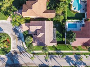 1043 Laguna Springs Dr, Weston FL 33326