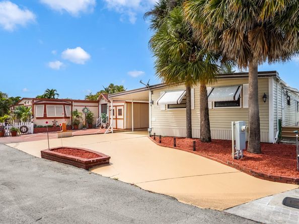 3033 Lakeshore Dr, Dania Beach FL 33312