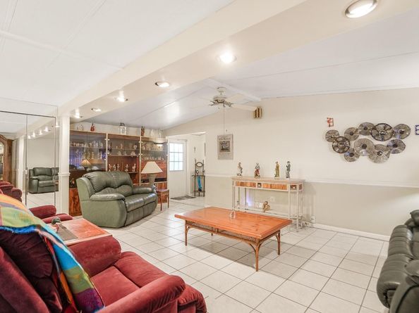 3033 Lakeshore Dr, Dania Beach FL 33312