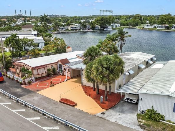3033 Lakeshore Dr, Dania Beach FL 33312
