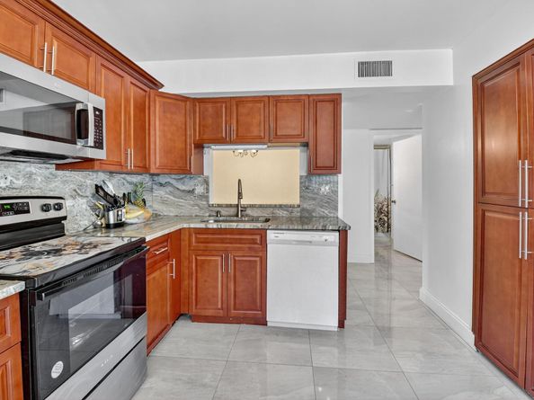 15401 Pembridge Ave 13, Delray Beach FL 33484