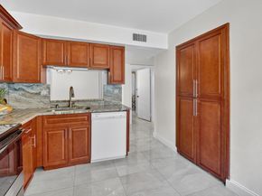 15401 Pembridge Ave 13, Delray Beach FL 33484