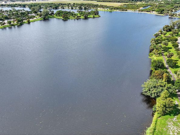 3240 Lake Osborne Drive 107, Lake Worth Beach FL 33461