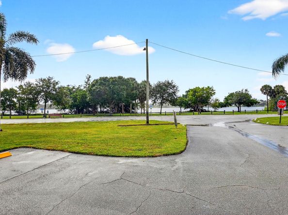 3240 Lake Osborne Drive 107, Lake Worth Beach FL 33461