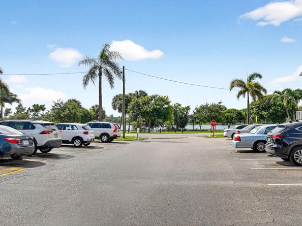 3240 Lake Osborne Drive 107, Lake Worth Beach FL 33461