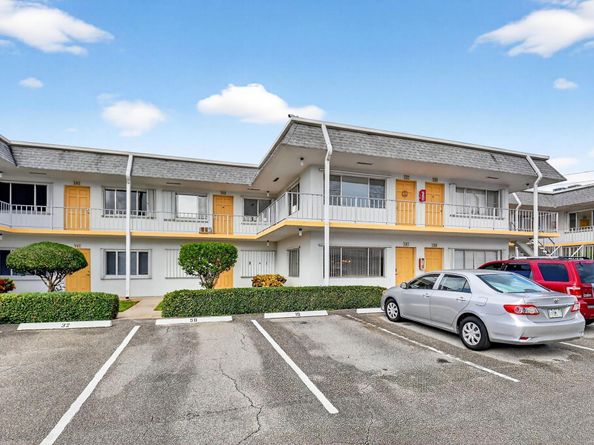 3240 Lake Osborne Drive 107, Lake Worth Beach FL 33461