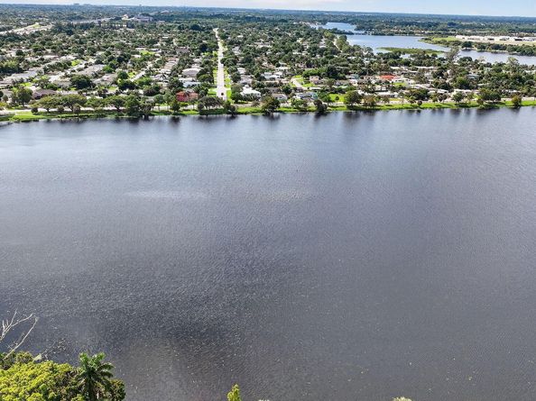3240 Lake Osborne Drive 107, Lake Worth Beach FL 33461