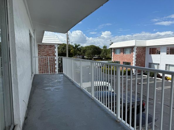 412 S Cypress Rd 225, Pompano Beach FL 33060