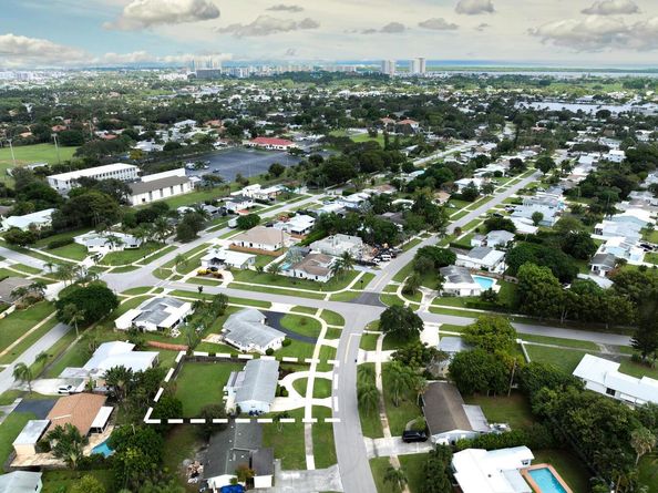 760 Cinnamon Road, North Palm Beach FL 33408