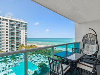2301 Collins Ave