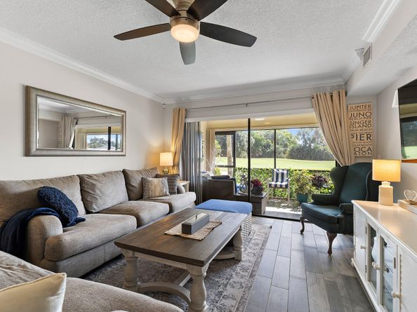 1201 Pinecrest Circle B, Jupiter FL 33458