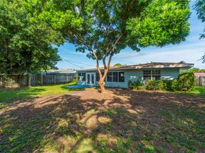 827 SE 10th Ter, Deerfield Beach FL 33441