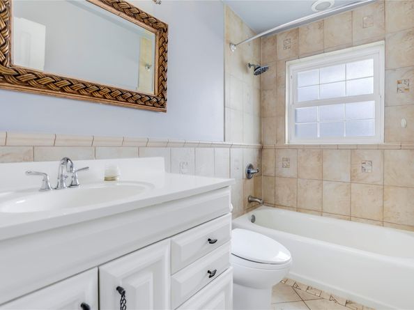 827 SE 10th Ter, Deerfield Beach FL 33441