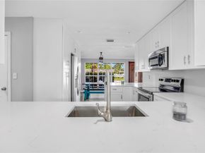 827 SE 10th Ter, Deerfield Beach FL 33441