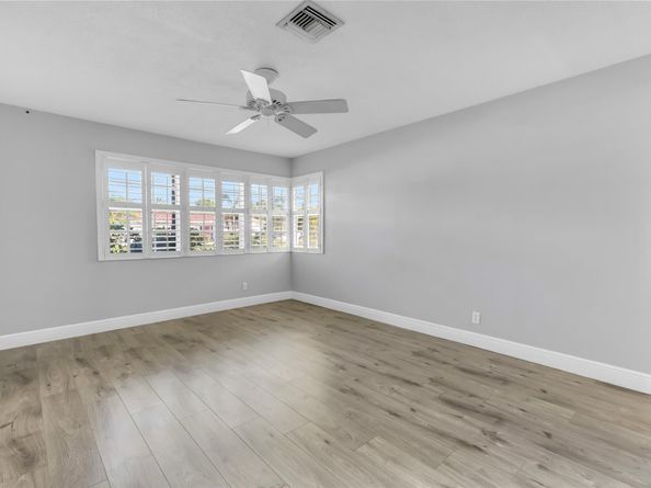 827 SE 10th Ter, Deerfield Beach FL 33441