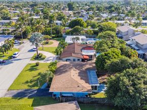 827 SE 10th Ter, Deerfield Beach FL 33441