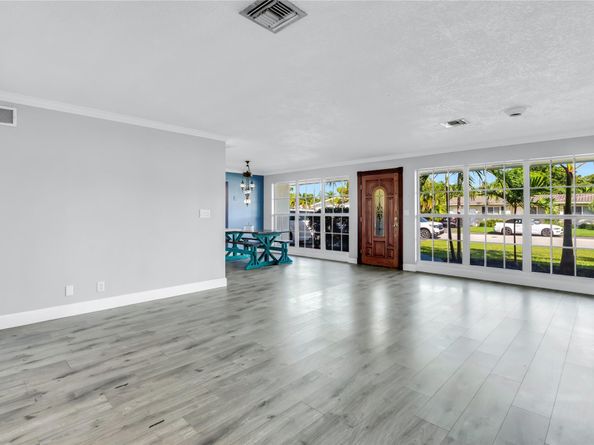 827 SE 10th Ter, Deerfield Beach FL 33441