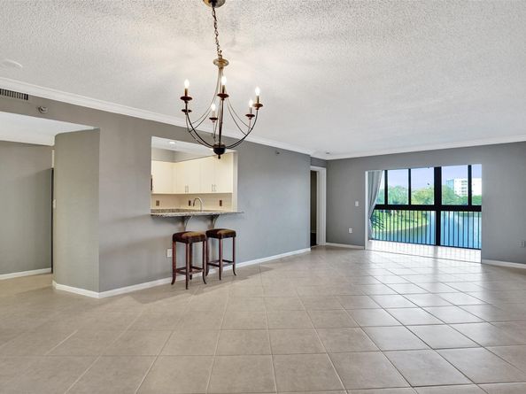 2334 S Cypress Bend Dr 304, Pompano Beach FL 33069