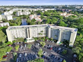 2334 S Cypress Bend Dr 304, Pompano Beach FL 33069