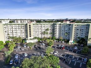 2334 S Cypress Bend Dr 304, Pompano Beach FL 33069