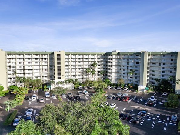 2334 S Cypress Bend Dr 304, Pompano Beach FL 33069