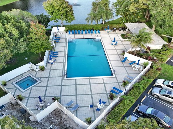 2334 S Cypress Bend Dr 304, Pompano Beach FL 33069