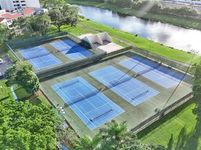 2334 S Cypress Bend Dr 304, Pompano Beach FL 33069