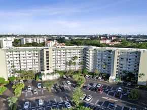 2334 S Cypress Bend Dr 304, Pompano Beach FL 33069