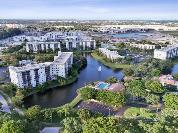 2334 S Cypress Bend Dr 304, Pompano Beach FL 33069