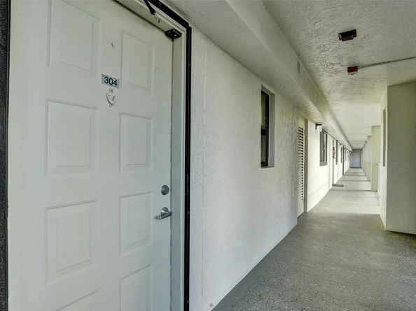 2334 S Cypress Bend Dr 304, Pompano Beach FL 33069