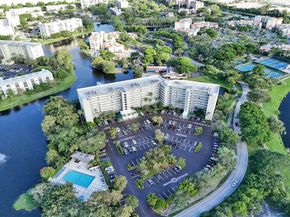 2334 S Cypress Bend Dr 304, Pompano Beach FL 33069