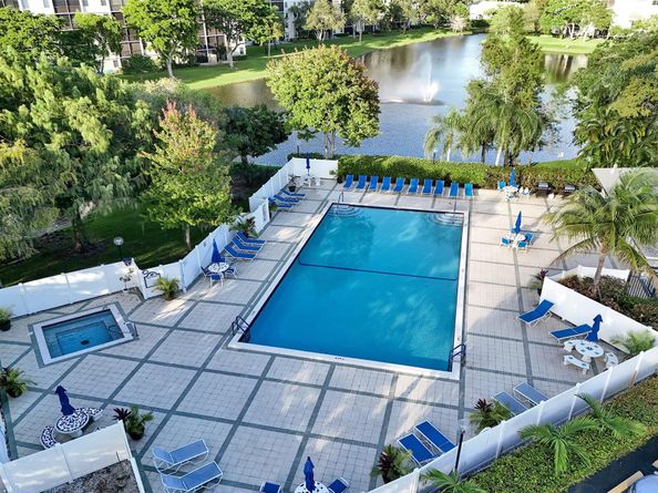 2334 S Cypress Bend Dr 304, Pompano Beach FL 33069
