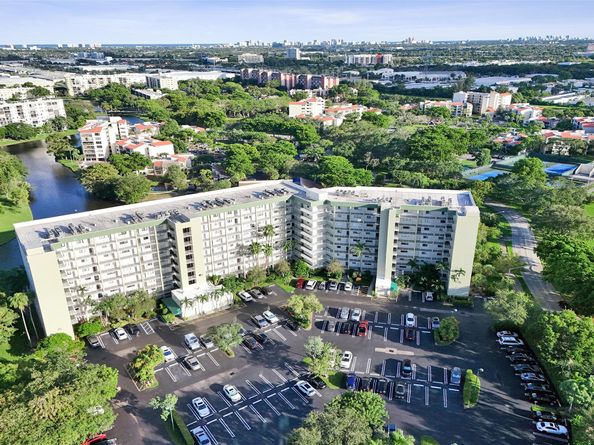 2334 S Cypress Bend Dr 304, Pompano Beach FL 33069