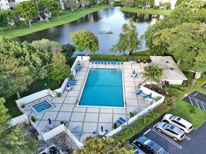 2334 S Cypress Bend Dr 304, Pompano Beach FL 33069