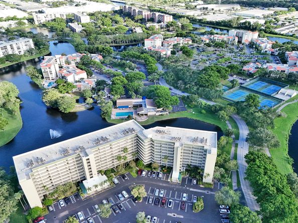 2334 S Cypress Bend Dr 304, Pompano Beach FL 33069