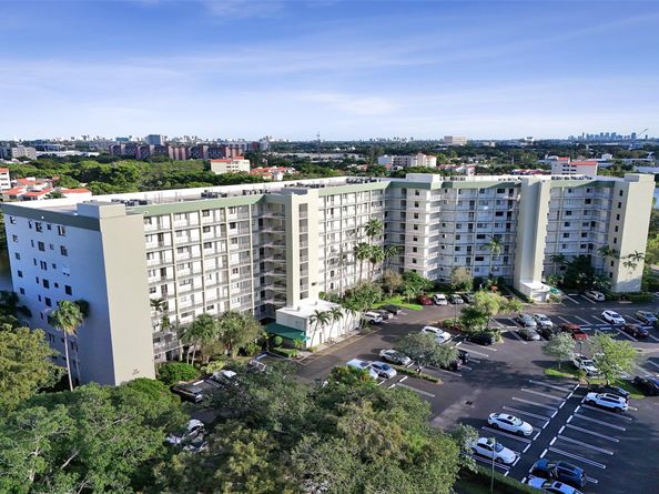 2334 S Cypress Bend Dr 304, Pompano Beach FL 33069
