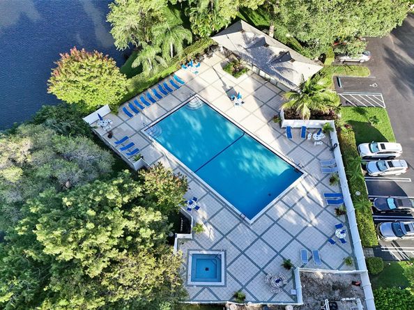 2334 S Cypress Bend Dr 304, Pompano Beach FL 33069