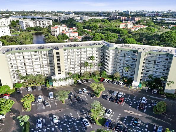 2334 S Cypress Bend Dr 304, Pompano Beach FL 33069