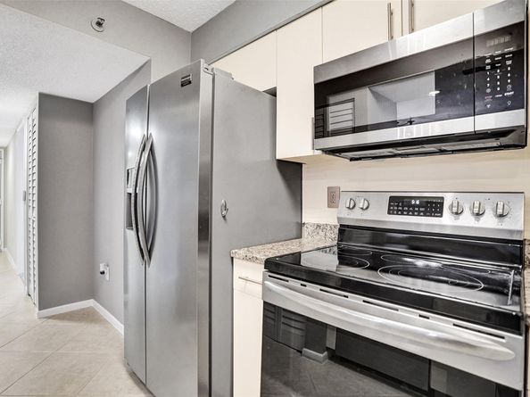 2334 S Cypress Bend Dr 304, Pompano Beach FL 33069
