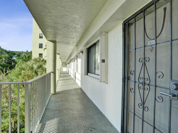2334 S Cypress Bend Dr 304, Pompano Beach FL 33069
