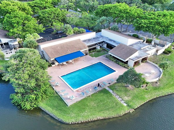 2334 S Cypress Bend Dr 304, Pompano Beach FL 33069