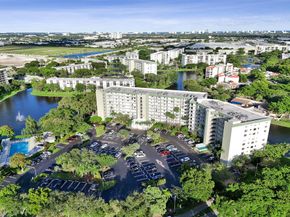 2334 S Cypress Bend Dr 304, Pompano Beach FL 33069