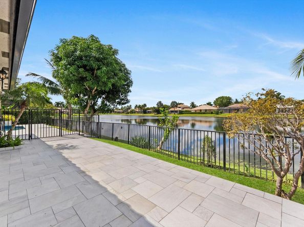6895 NW 108th Ave, Parkland FL 33076