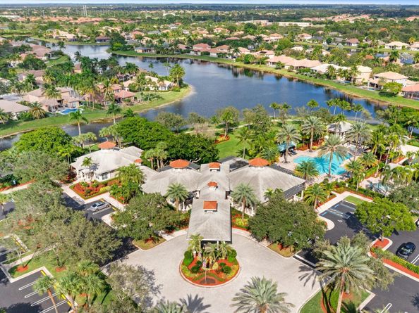 6895 NW 108th Ave, Parkland FL 33076