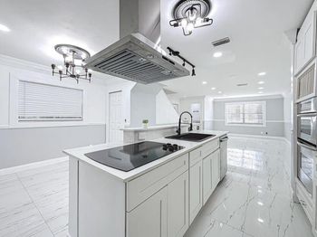 613 NW 47th St