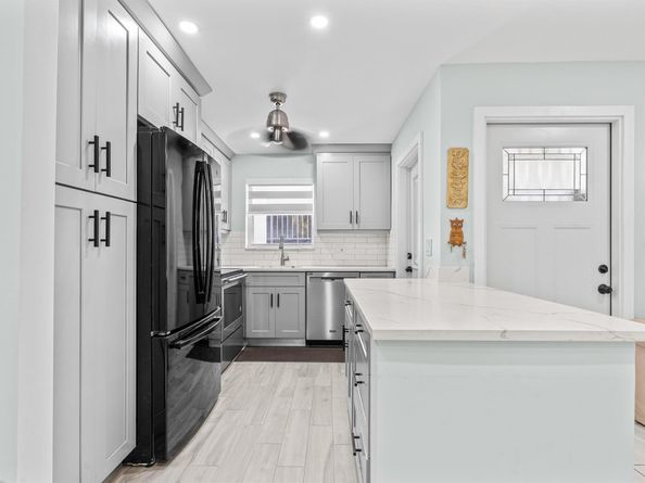 580 Egret Drive 123, Hallandale Beach FL 33009