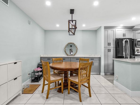 580 Egret Drive 123, Hallandale Beach FL 33009