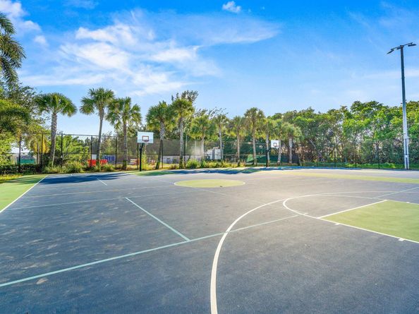 580 Egret Drive 123, Hallandale Beach FL 33009