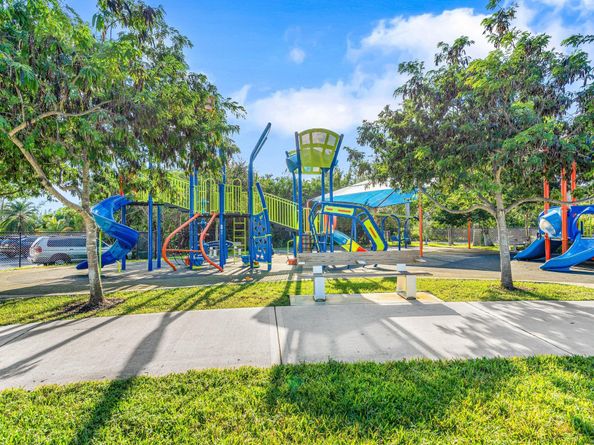 580 Egret Drive 123, Hallandale Beach FL 33009