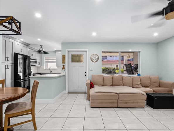 580 Egret Drive 123, Hallandale Beach FL 33009